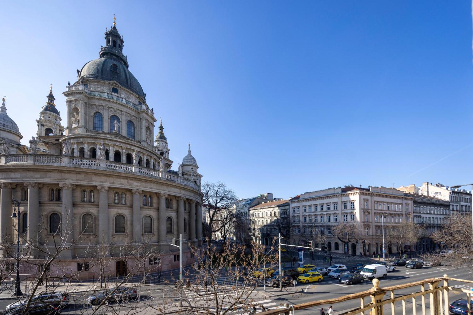 Luxurious Central Apartment W/ A Stunning View To The Basilica, Budapest